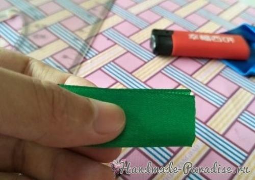 Букет синих роз из атласных лент своими руками. 04