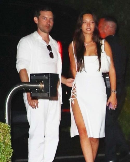 Тоби магуайр посетил вечеринку миллиардера Майкла Рубина в хэмптоне в компании 20-летней лили Чи, начинающей актрисы. 03