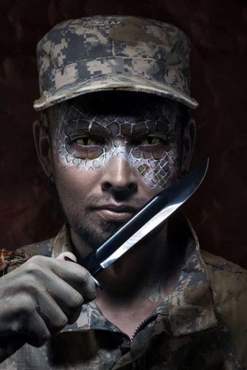 Недавно московский фотограф Александр хохлов представил впечатляющую серию портретов военнослужащих под названием Дикие Солдаты (Wild Soldiers. 01