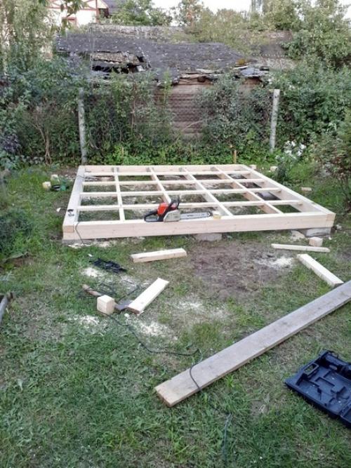 Эту беседку прошлым летом мы с отцом сделали где-то за неделю. 01