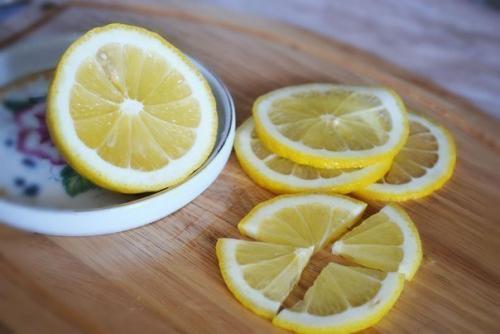 Несколько Видов колбасы или мясных изделий обычно кладут. 06 Несколько Видов колбасы или мясных изделий обычно кладут. 06