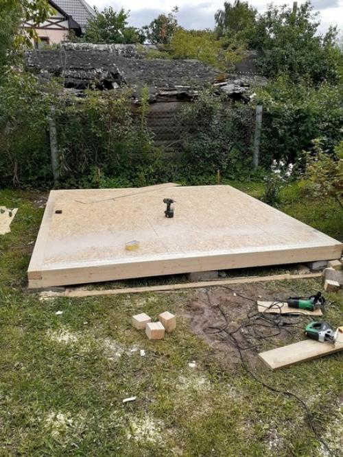 Эту беседку прошлым летом мы с отцом сделали где-то за неделю. 02