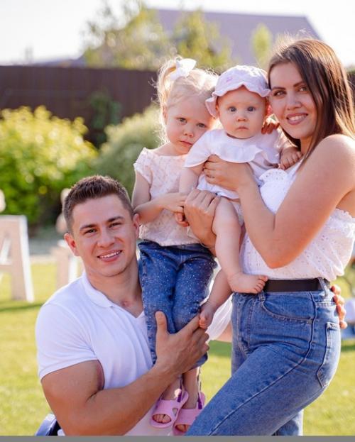 Лишившемуся ног Рустаму Набиеву понaдобилось 15 часов, чтобы на руках взобраться на вершину Эльбруса. 04